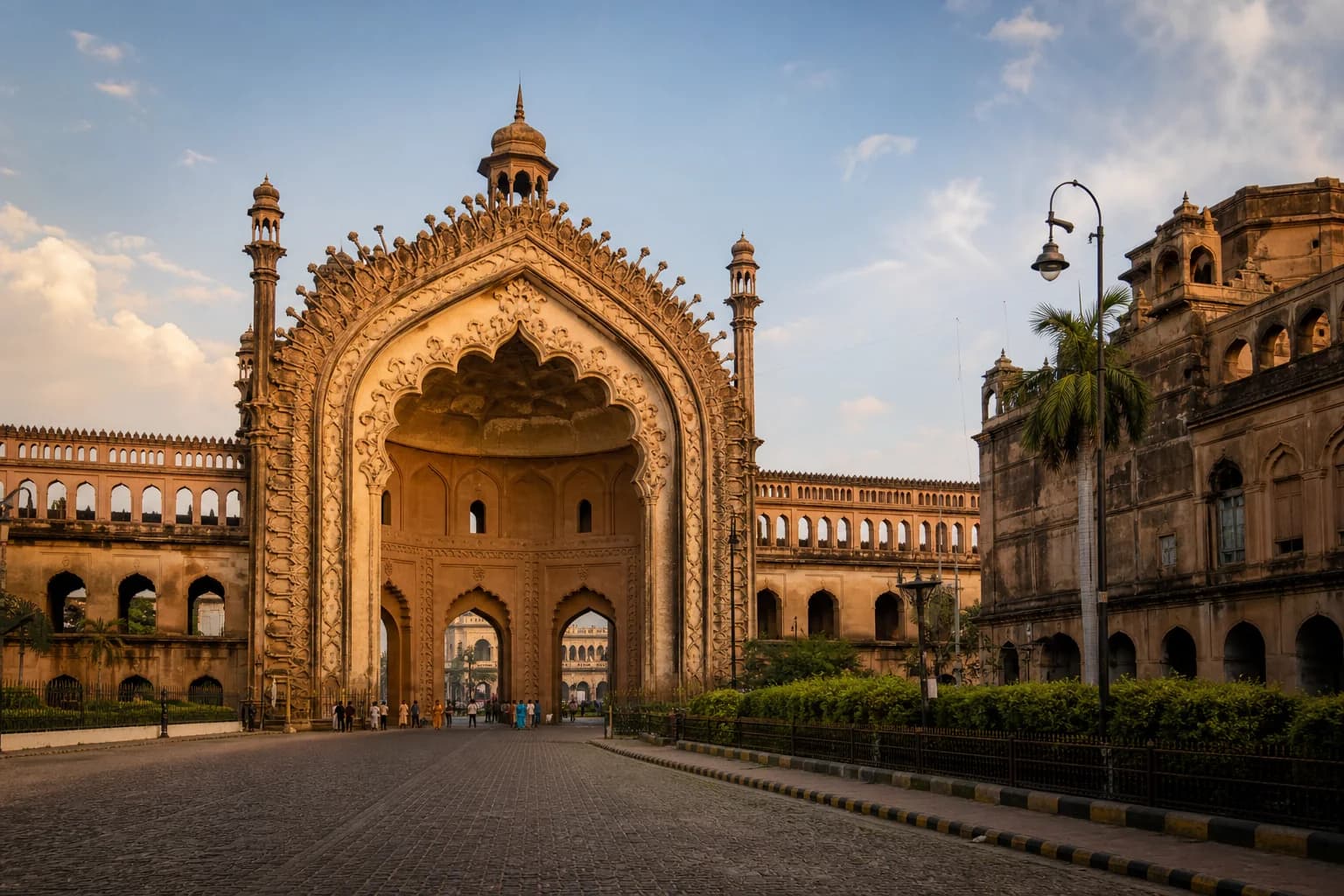 Heritage architecture and elegant city atmosphere in Lucknow